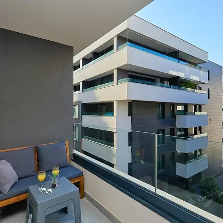 Diana Lovely Studio With Balcony Apartamento